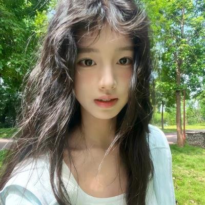 绿衣女子